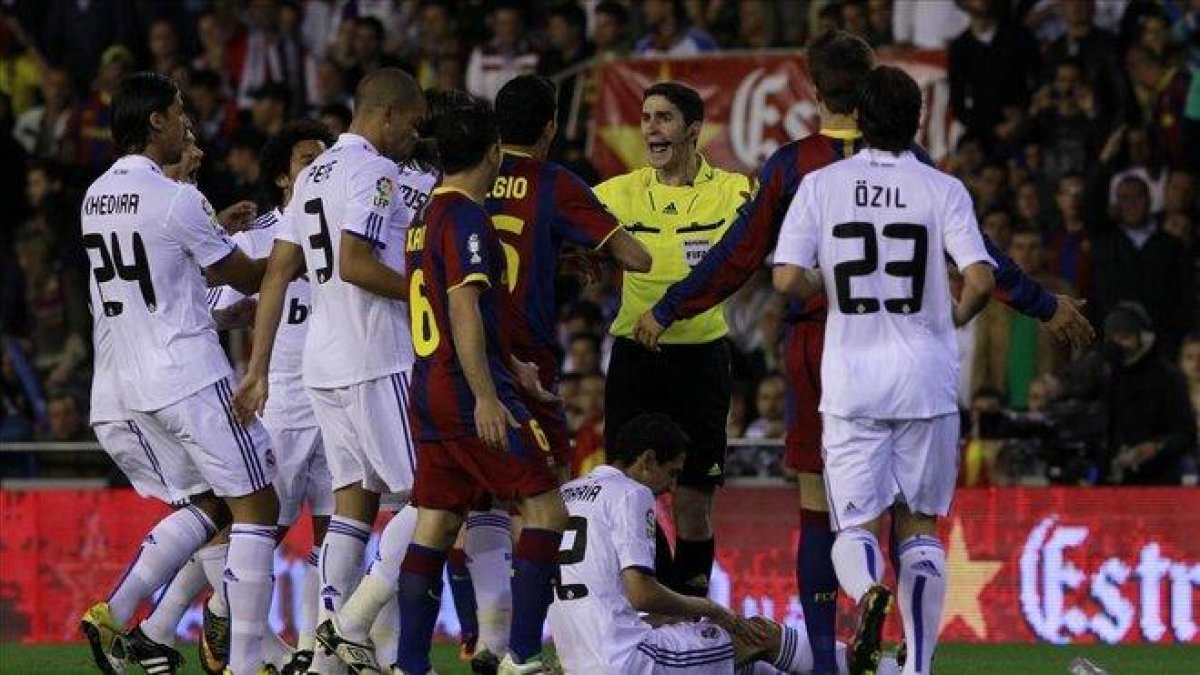 Undiano Mallenco en la polémica final de Copa del Rey (2011) entre Barça y Madrid en Mestalla.