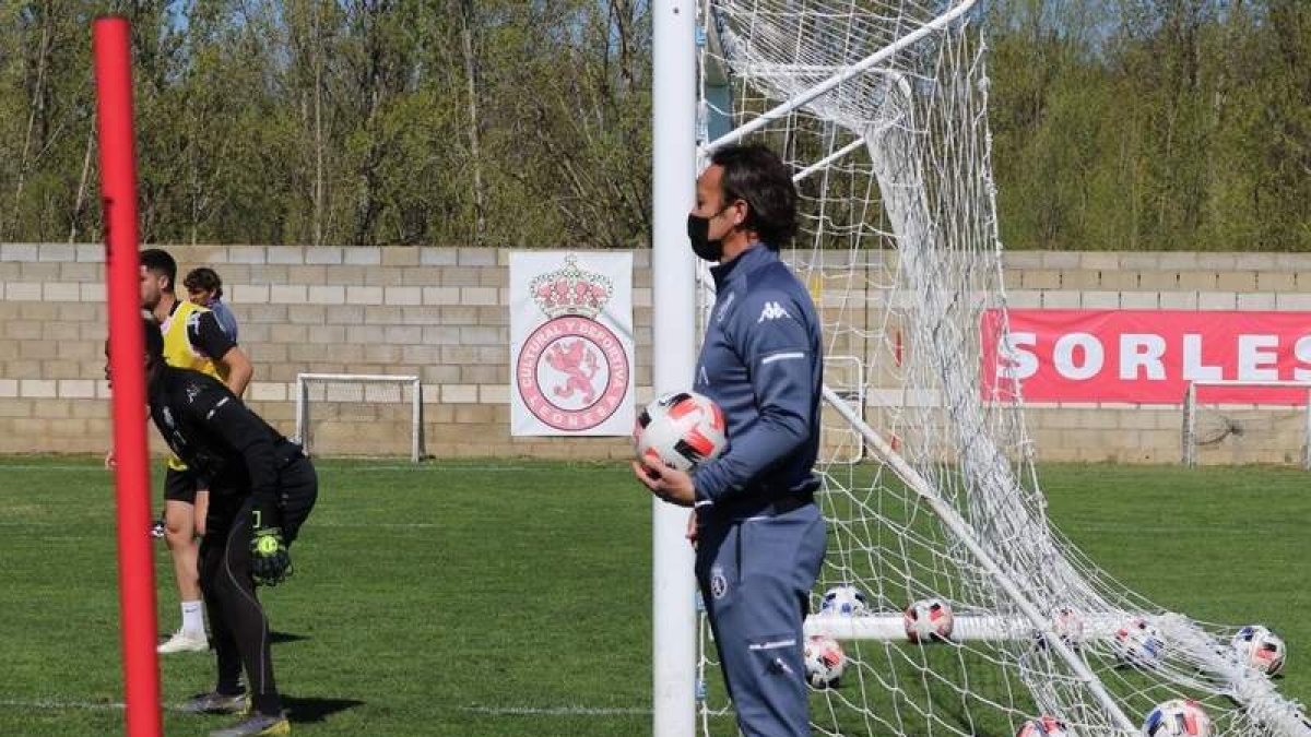 Mario Gibanel en su primer entrenamiento con la Cultural. CYDL