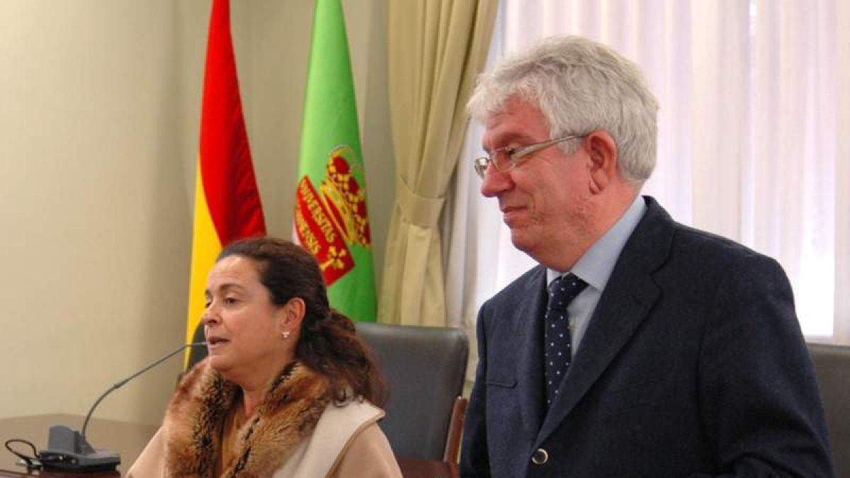 Blanca Rodríguez tomó posesión ante José Ángel Hermida.