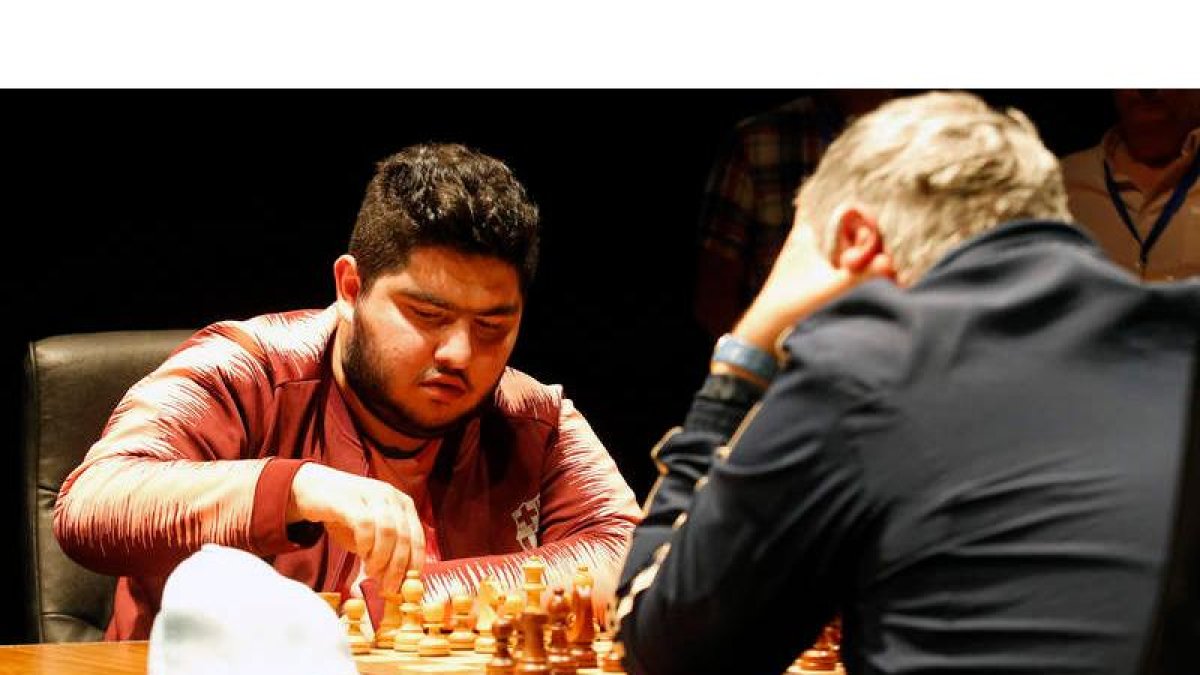 Parham Maghsoodloo derrotó al ucraniano Vassily Ivanchuk, al que se impuso con autoridad en el Auditorio de León. FERNANDO OTERO
