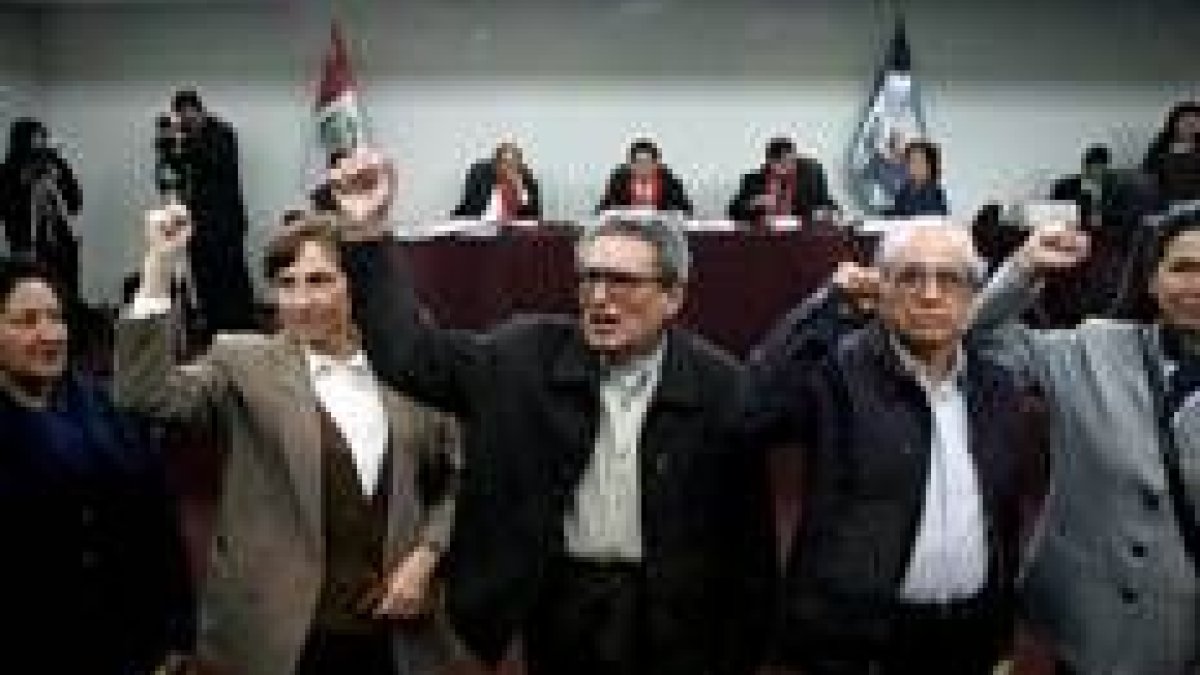 Foto de archivo de un juicio anterior contra la cúpula del grupo terrorista peruano Sendero Luminoso