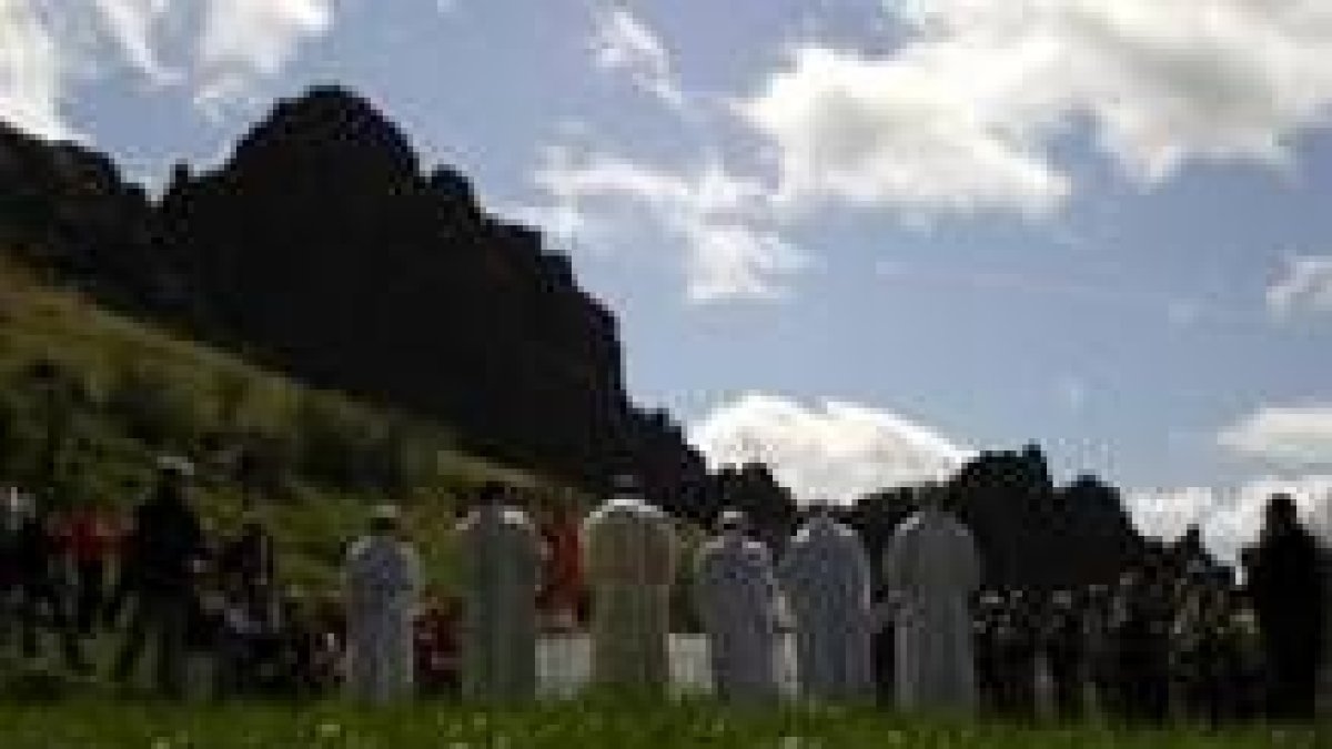 Un momento de la celebración eucarística en la campa, a los pies de los 365 escalones de piedra