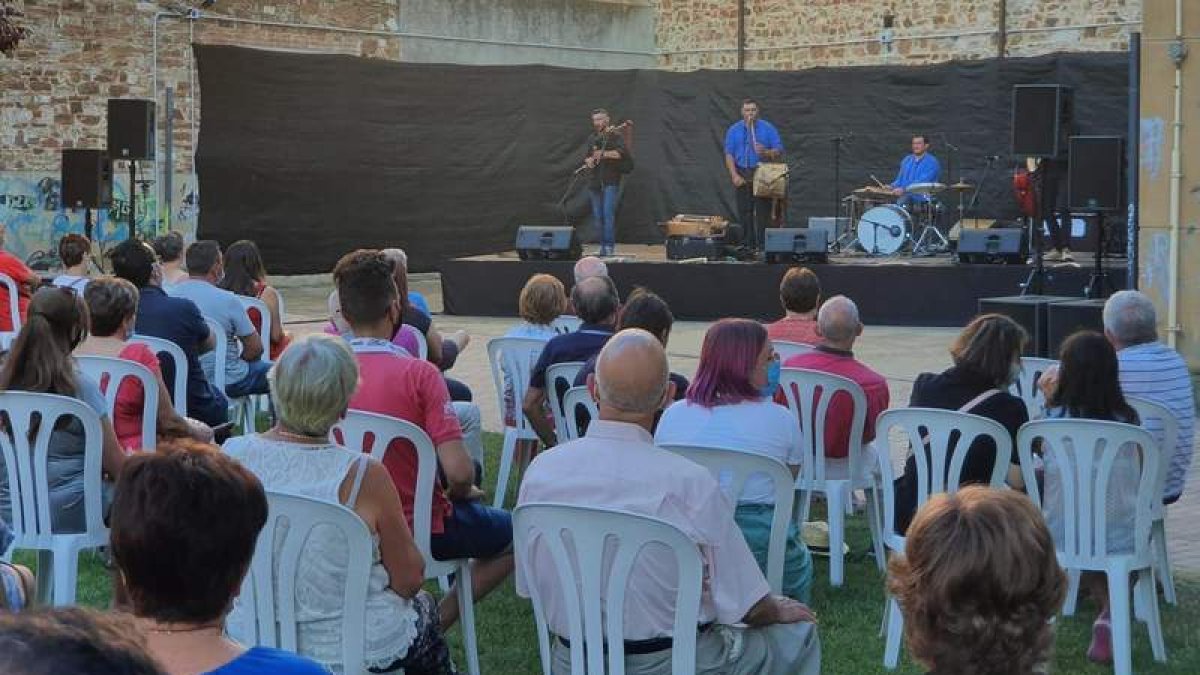 Concierto de ayer de Trasga en la ciudad bañezana. DL