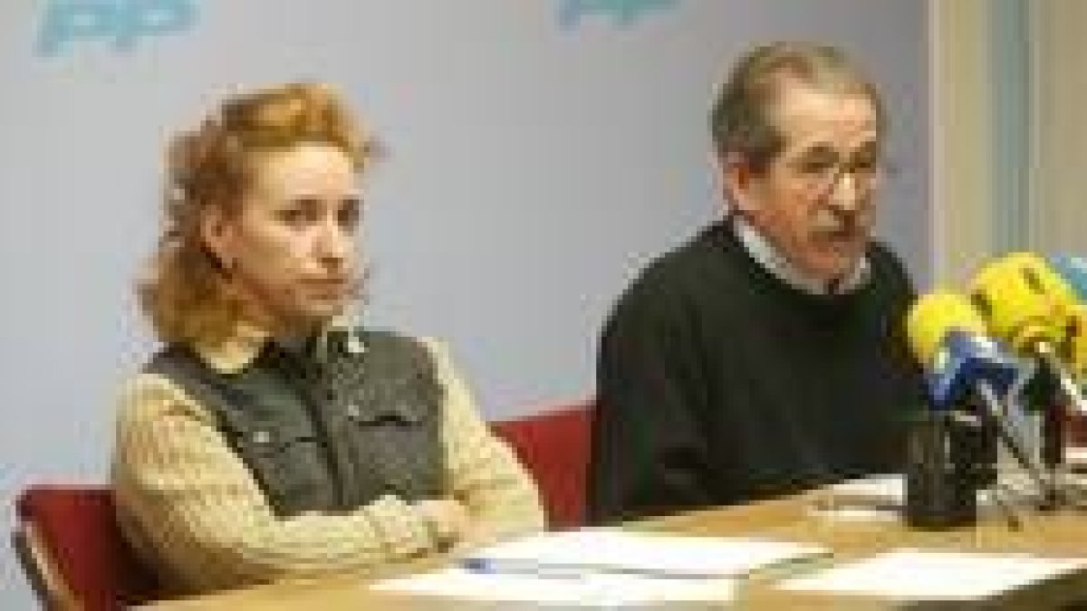 Fátima López Placer y Ángel Escuredo en el transcurso de la rueda de prensa