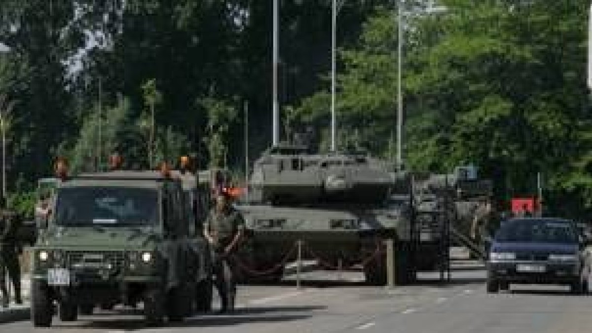 Los tanques y demás vehículos militares comenzaron ayer a llegar a La Lastra