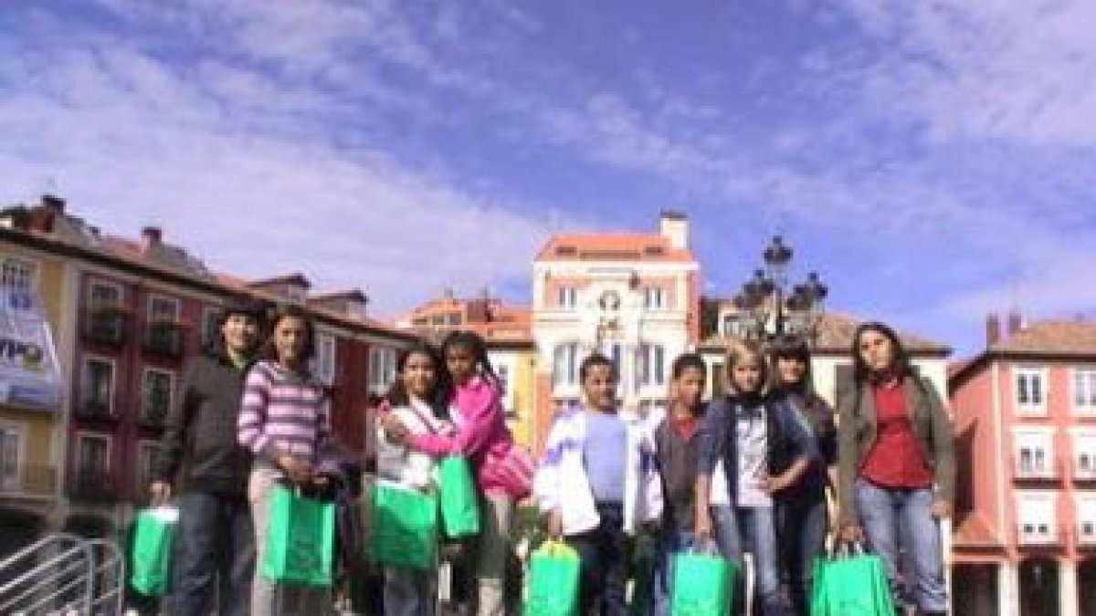 Los estudiantes del CRA de Toral de Merayo tras recoger sus premios en Burgos.