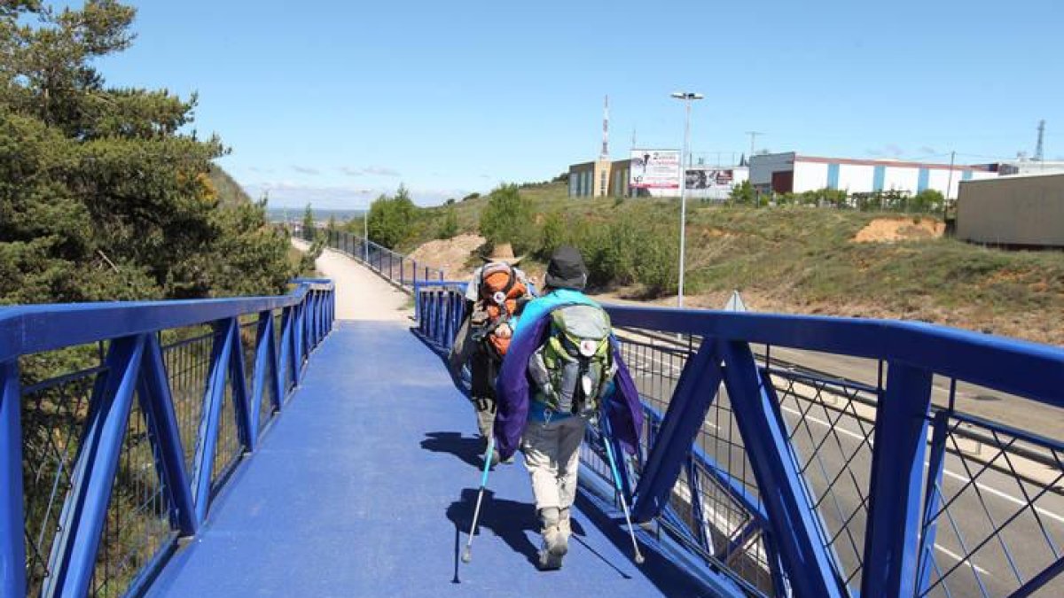 Pasarela en el Alto del Portillo para facilitar el tránsito de los peregrinos.