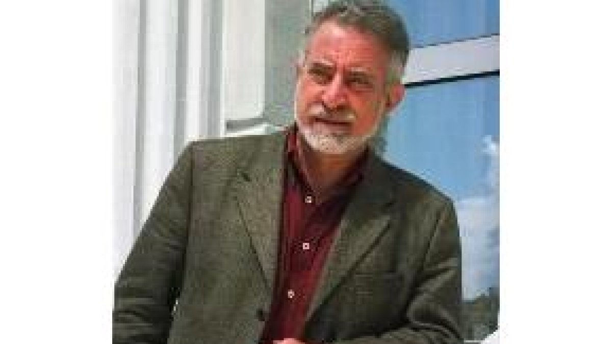 El escritor leonés José María Merino