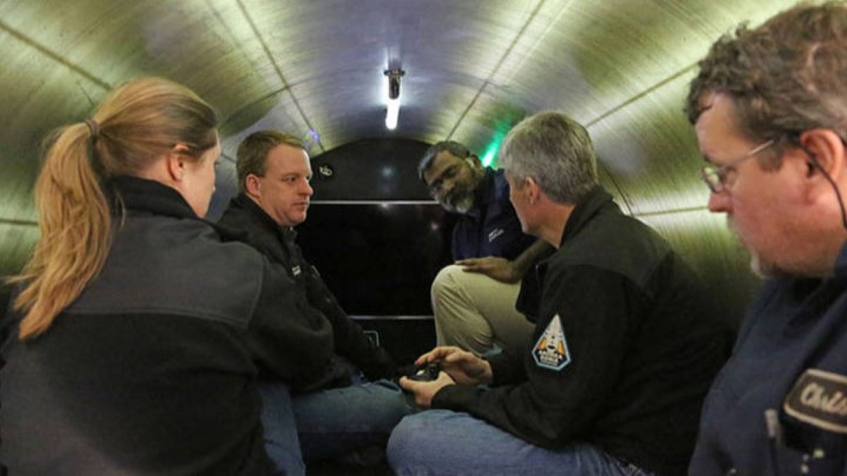 Fotografía facilitada por Ocean Gate que muestra el interior de un submarino turístico con capacidad para cinco personas operado por la compañía. OCEAN GATE