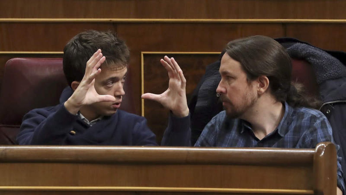 El portavoz parlamentario de Podemos, Íñigo Errejón y el líder del partido, Pablo Iglesias. J.J GUILLÉN