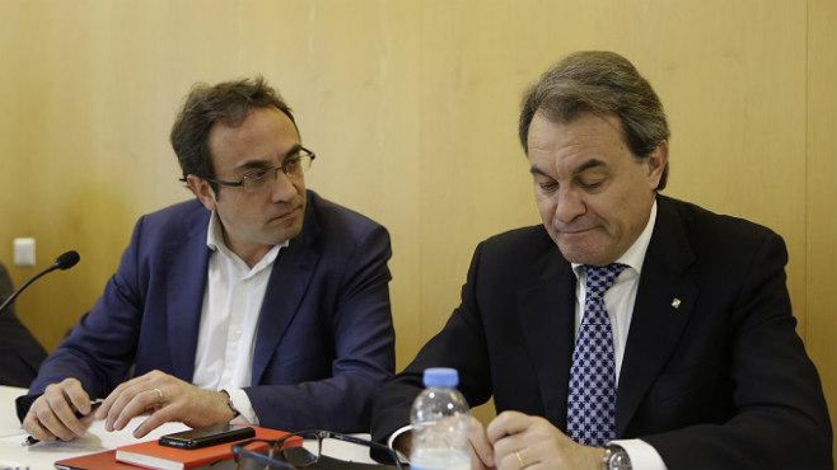 El presidente de la Generalitat en funciones, Artur Mas, ha asegurado que está "tranquilo" y con "ganas de hacer frente a aquellos que le ponen las cosas excesivamente difíciles", en referencia a la CUP