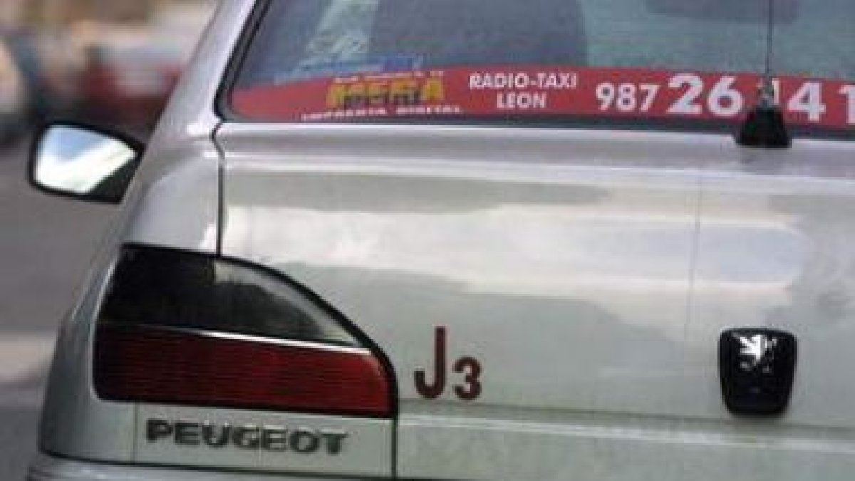 Los taxistas de León se reunieron ayer en una asamblea.