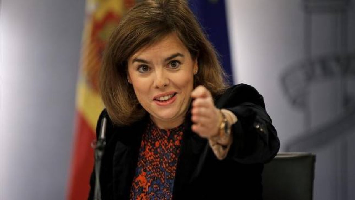 La vicepresidenta del Gobierno, Soraya Sáenz de Santamaría, en la rueda de prensa posterior al Consejo de Ministros.