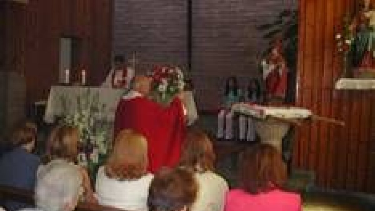 La celebración de la misa reunió a numerosos fieles de la localidad y municipios aledaños