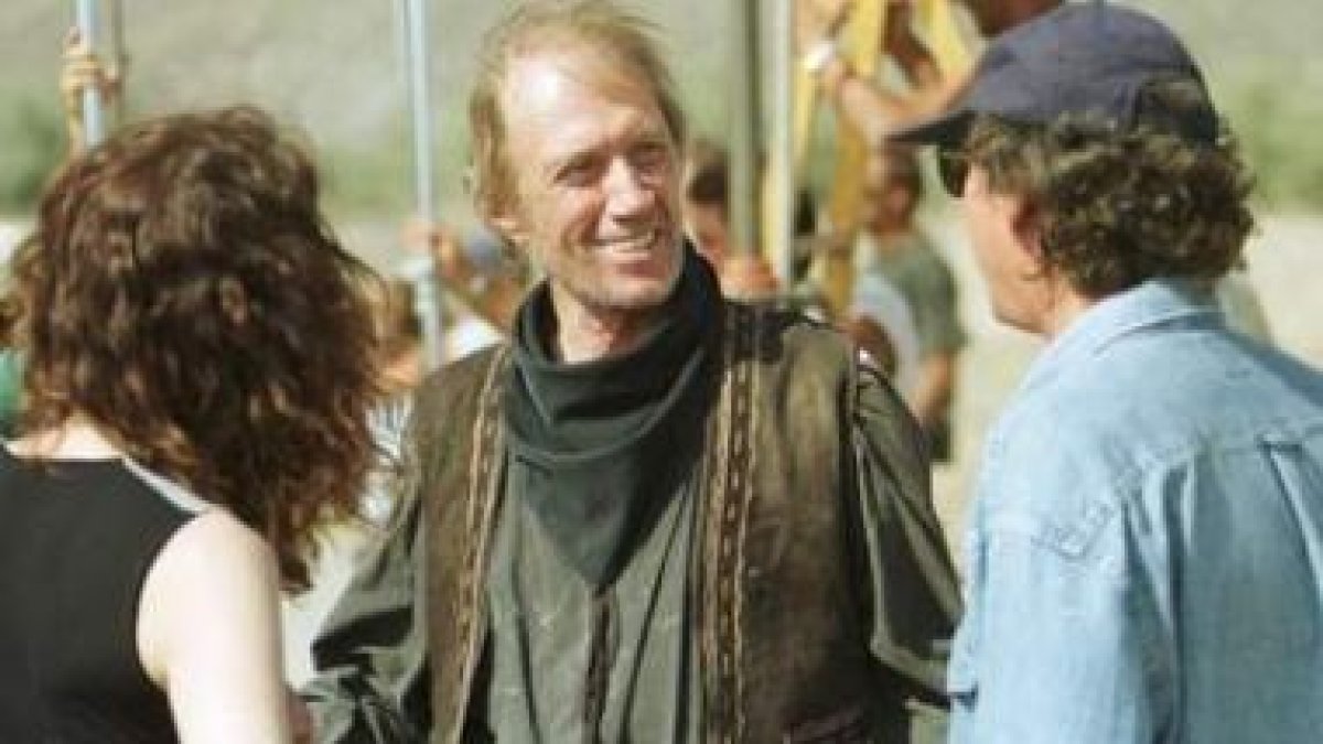 El actor David Carradine, durante el rodaje de «La reina de espadas».