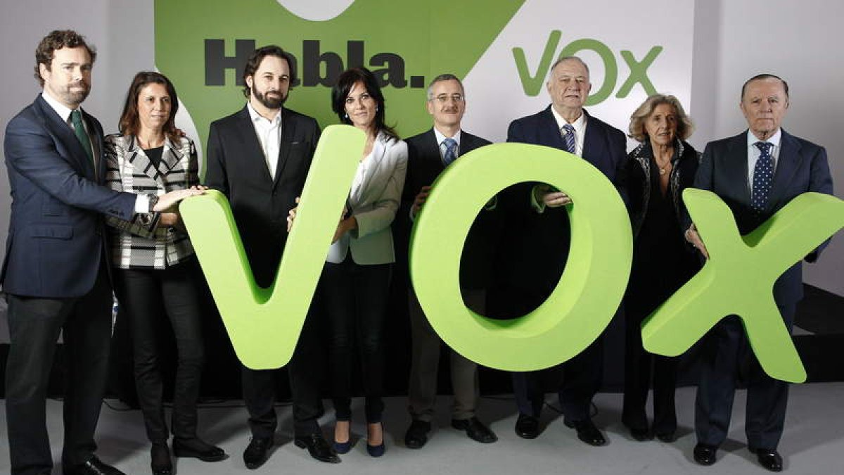 Espinosa de los Monteros, Velasco, Abascal, Seguí, Ortega Lara, González Quirós, Vidal Abarca y Camuñas presentan Vox.
