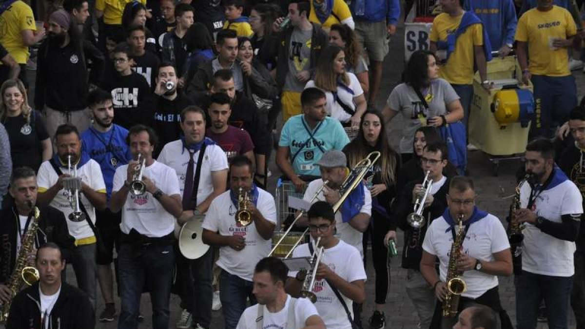 Peñas, música y charangas llenarán de diversión las calles de Valencia de Don Juan. MEDINA