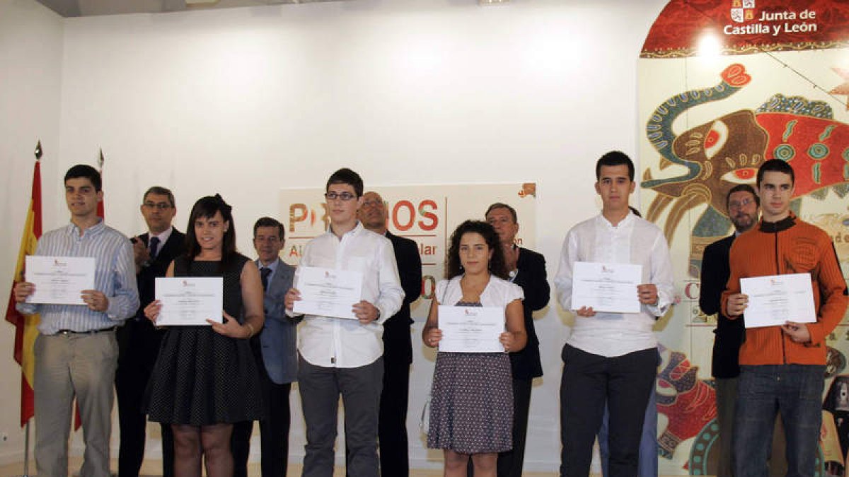Alguno de los alumnos «diez» premiados por la Junta.