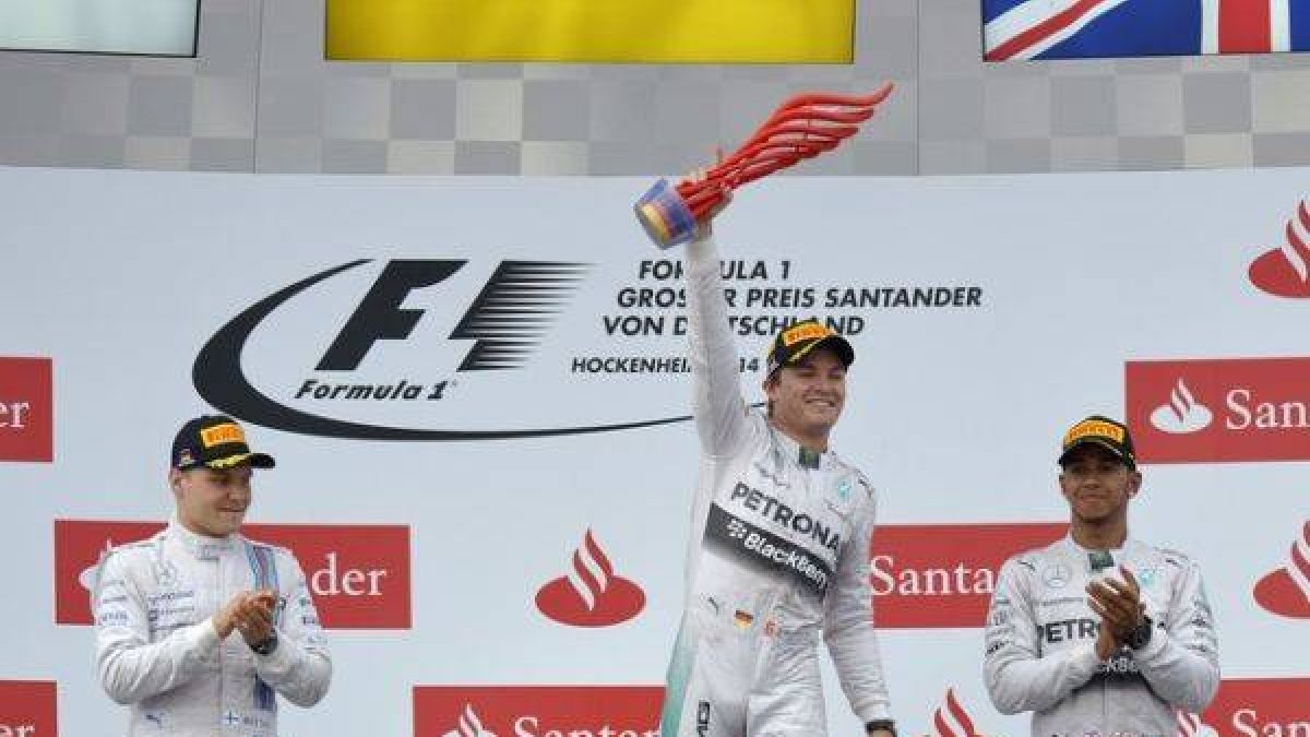 Nico Rosberg, en el centro, con Valtteri Bottas y Lewis Hamilton, en el podio de Hockenheim.