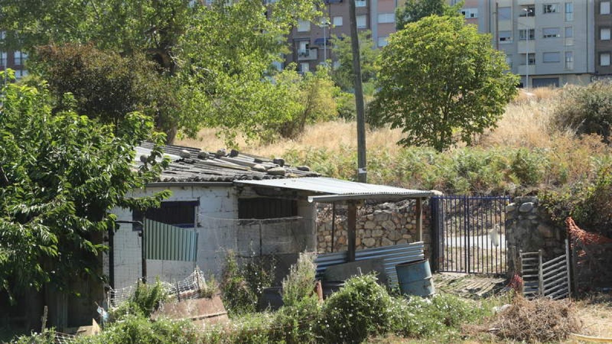 La zona urbana donde se cometen los robos de noche queda apartada. L. DE LA MATA