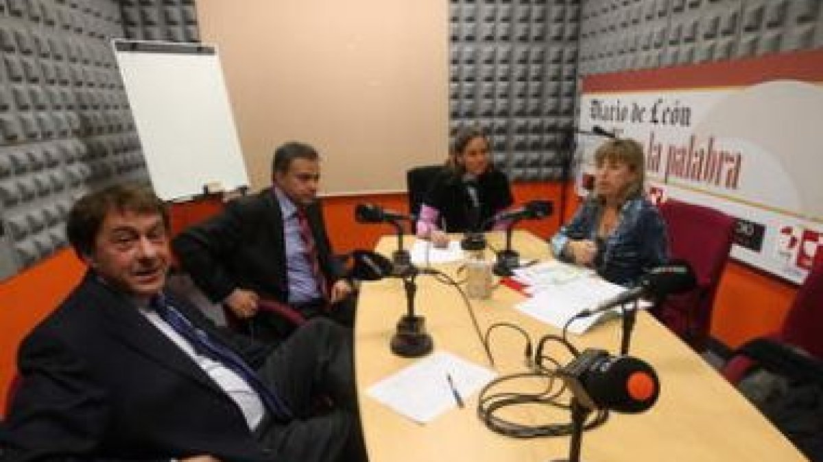 Javier García-Prieto, Joaquín Otero, la moderadora Nuria González e Inmaculada Larrauri.