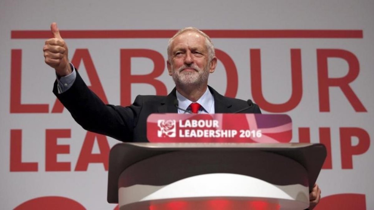 Jeremy Corbyn, tras ser reelegido como líder del Partido Laborista, en el congreso del partido en Liverpool.