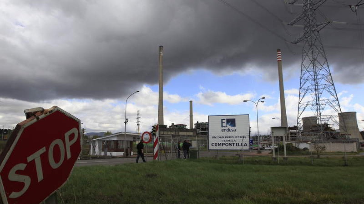 Instalaciones de la central térmica de Cubillos en la comarca del Bierzo, amenazada de cierre. ANA F. BARREDO