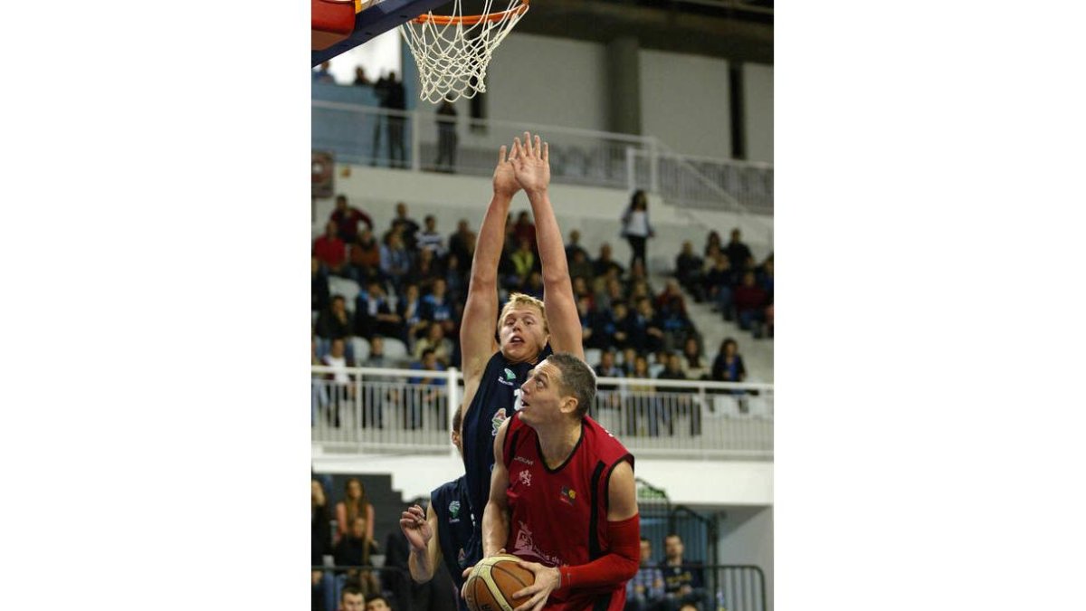 El tesón de Chris Mortellaro hizo que Baloncesto León se recuperase en el marcador en la segunda mitad.