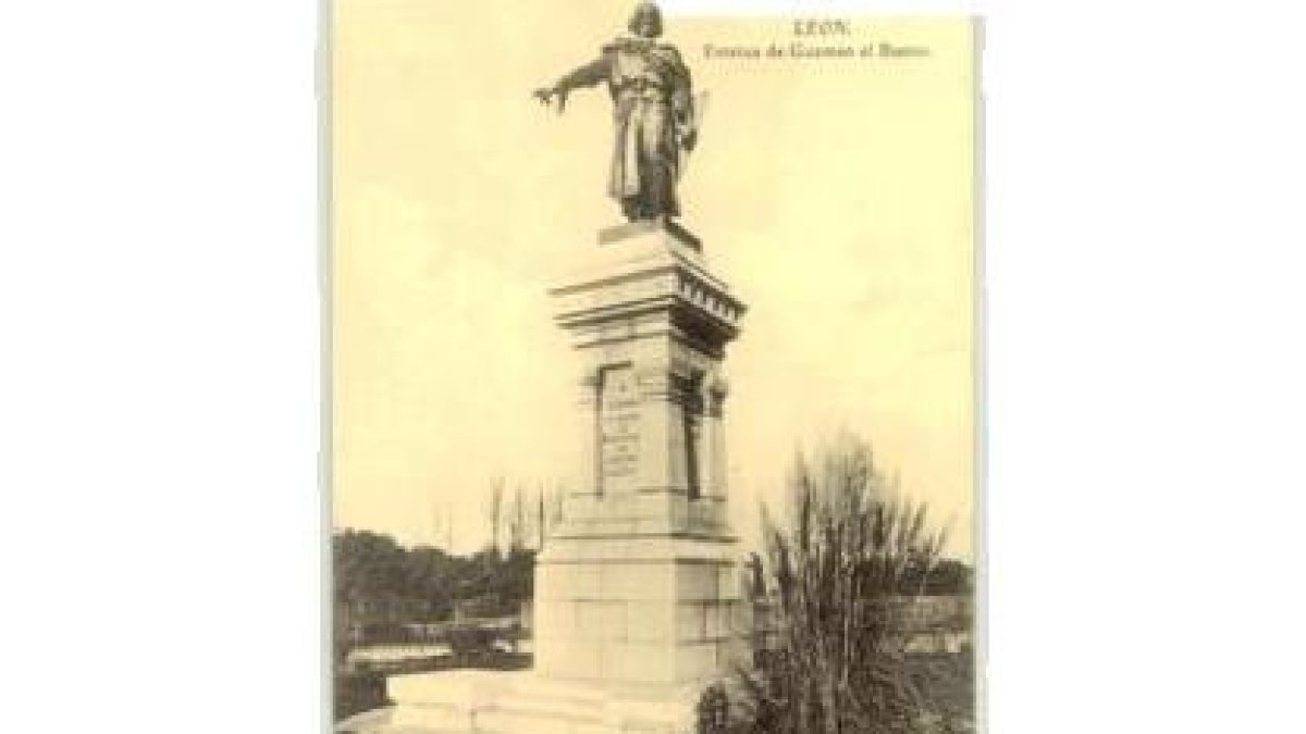 La estatua de Guzmán el Bueno, poco tiempo después de ser inaugurada en el año 1900