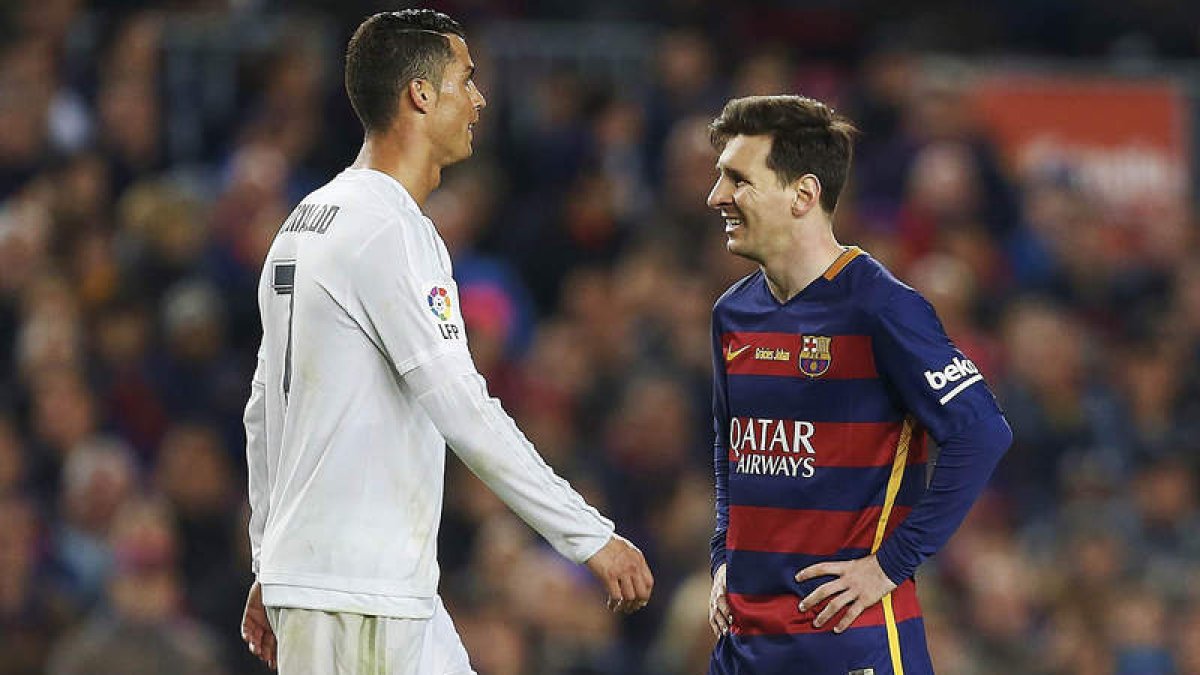 Cristiano Ronaldo y Leo Messi se vuelven a ver las caras esta noche en el Camp Nou. ALEJANDRO GARCÍA