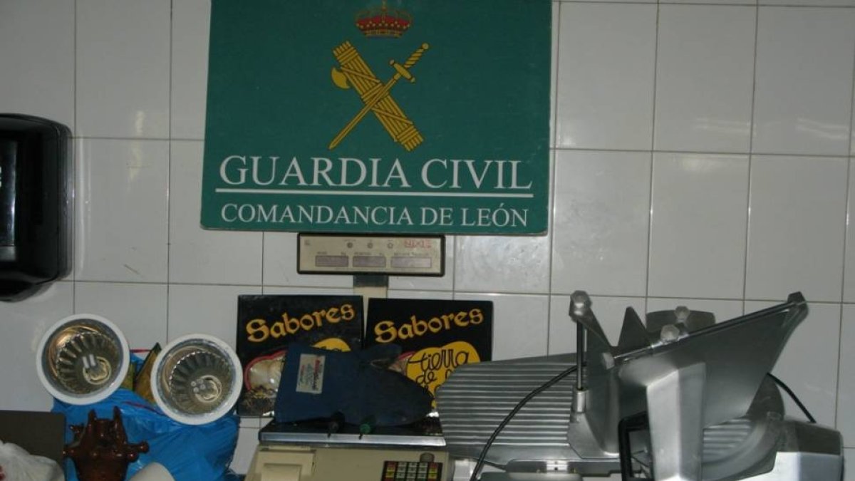 Efectos intervenidos por la Guardia Civil.