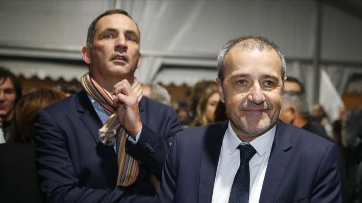 Los líderes de la coalición nacionalista corsa Gilles Simeoni (izquierda) y Jean- Guy Talamoni, en un mitin en Bastia.