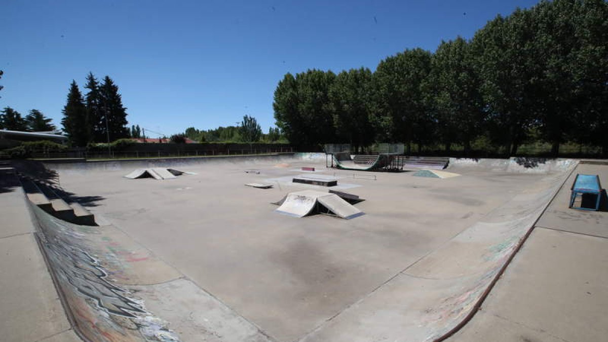 El ‘skatepark’ de Papalaguinda, abierto hace más de 15 años, tiene 2.000 metros cuadrados. RAMIRO