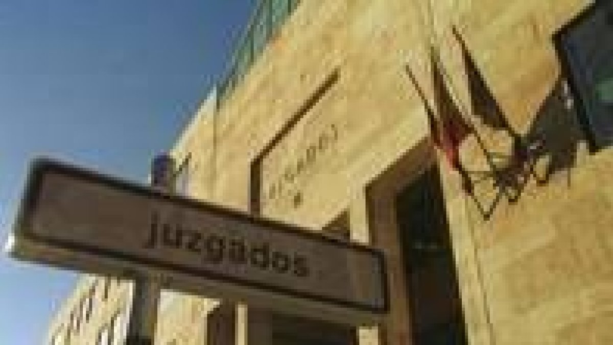 Fachada del edificio de los Juzgados de León, que serán remodelados en los últimos meses de este año