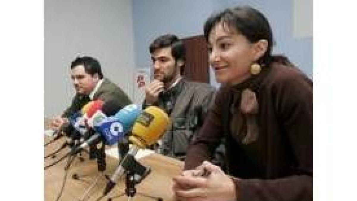 Miguel Á. González, David Fernández y Olga Pérez, en rueda de prensa