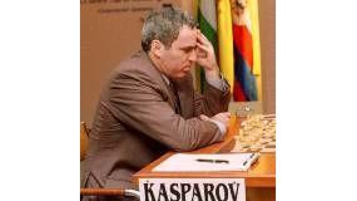 Kasparov volverá a jugar en Linares, otra vez con la vitola de favorito