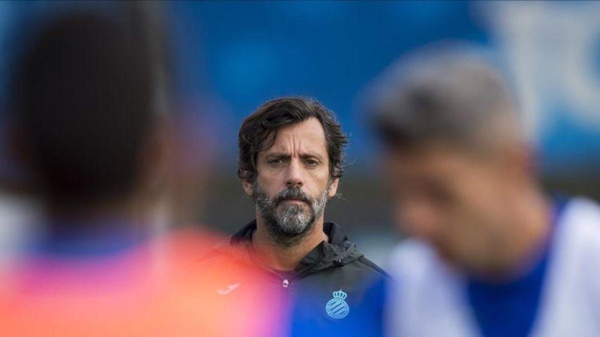 Quique Sánchez Flores, en un entrenamiento del Espanyol en Sant Adrià.