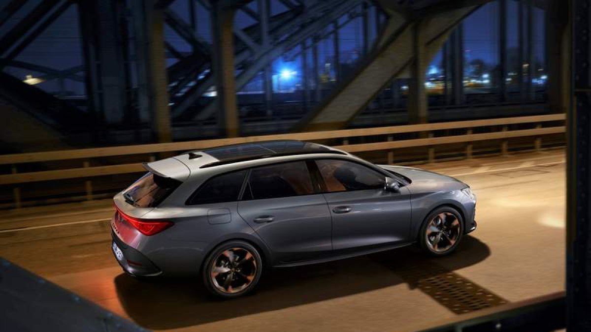 El Cupra León de cinco puertas revitaliza su oferta con la versión 1.5 eTSI de 150 CV (etiqueta ECO). ST