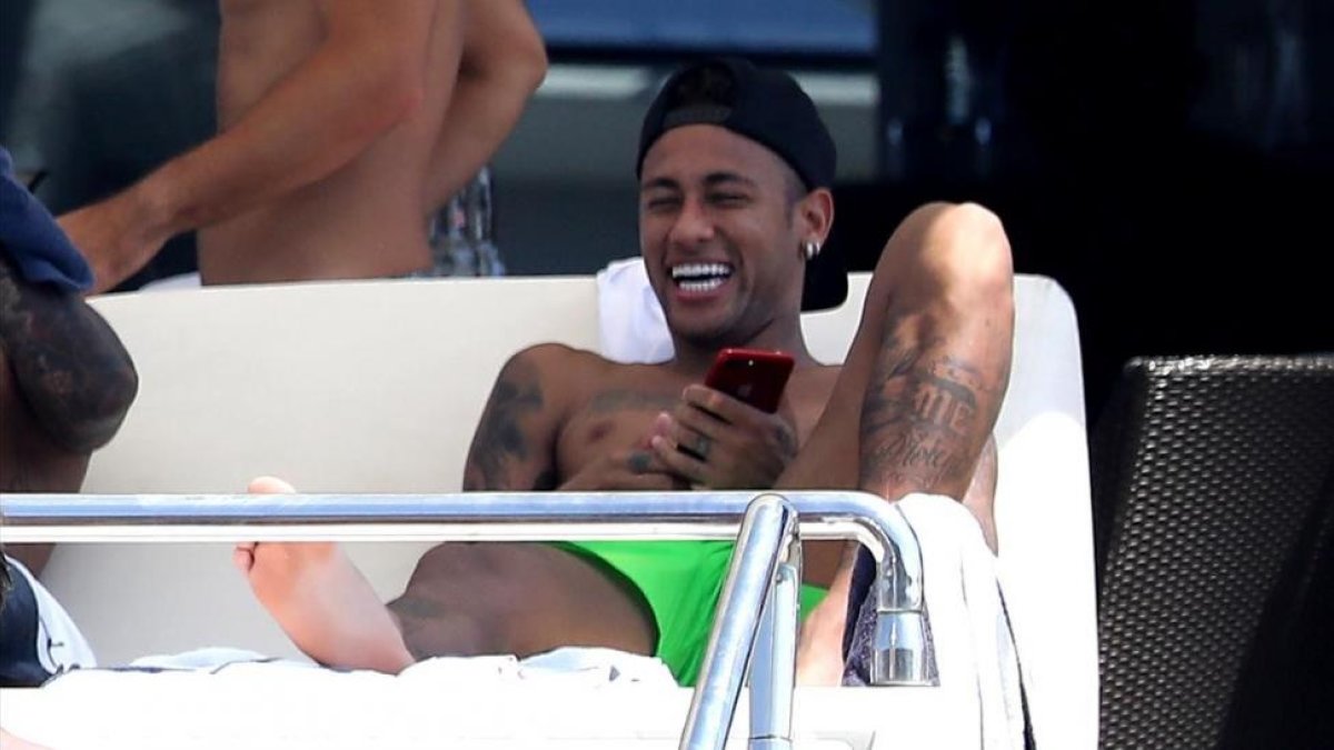 Neymar, a bordo del Ginevra.