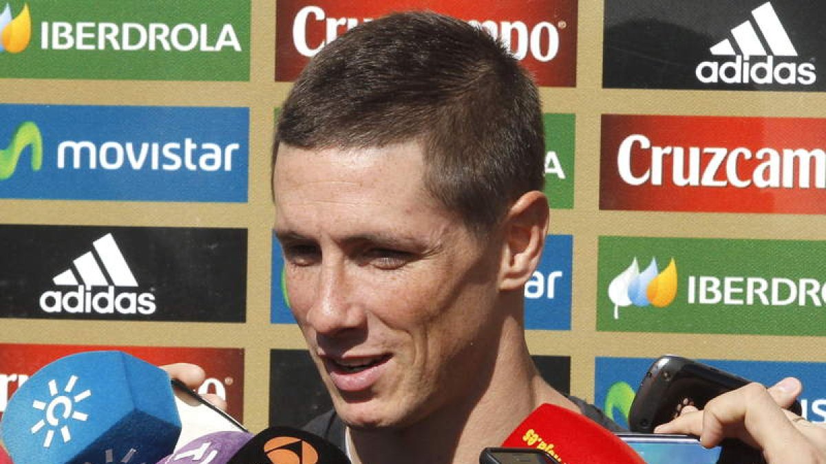 Fernando Torres atiende a los medios ayer en Las Rozas.