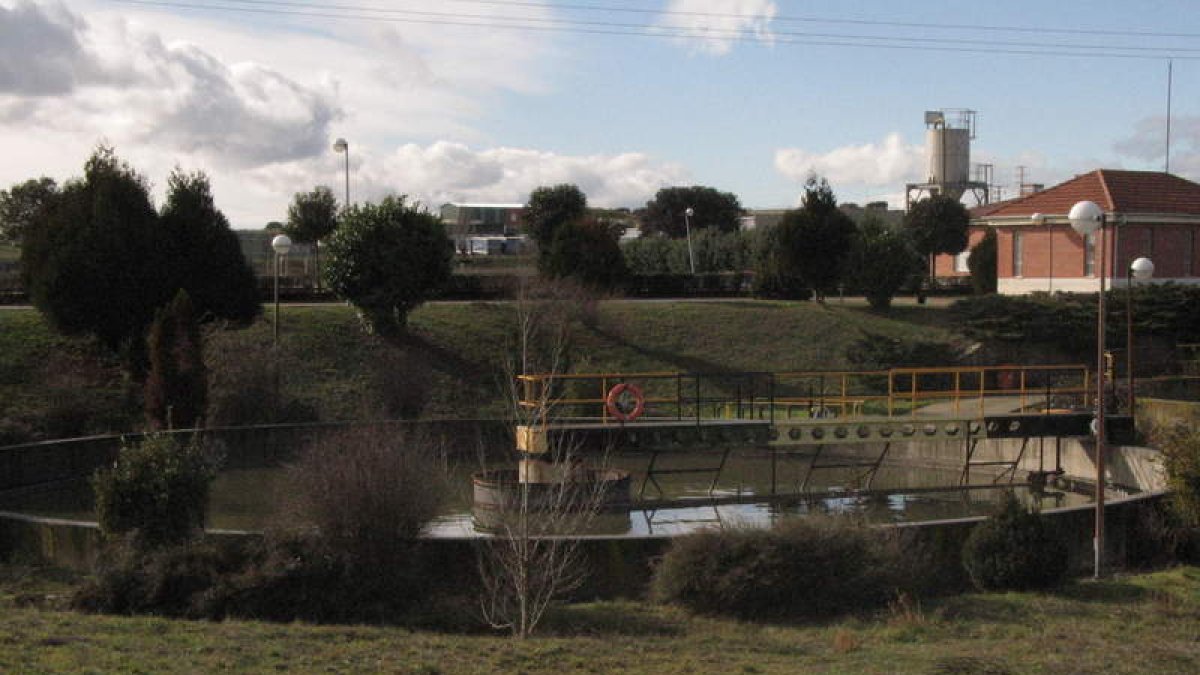 Las instalaciones de la depuradora de La Bañeza, en una imagen de archivo.