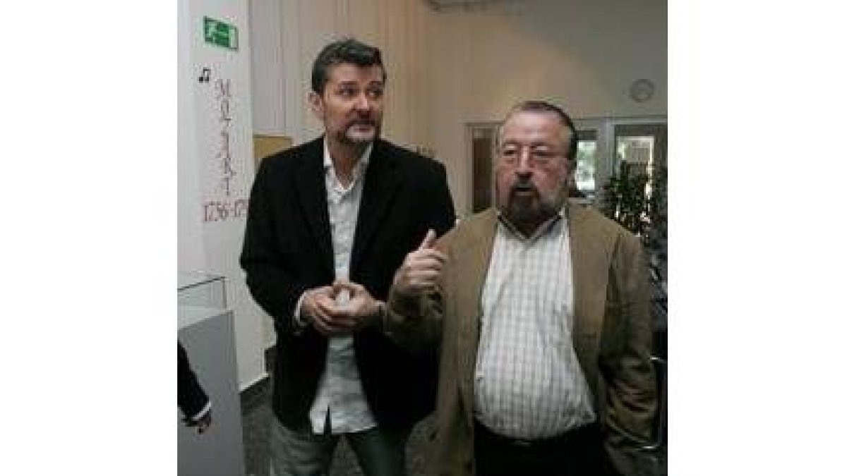 Fernán Disco y José Ramón Pardo minutos antes de iniciar la conferencia