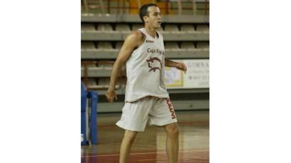 Larragán inició ayer los entrenamientos y hoy viajará a Tenerife