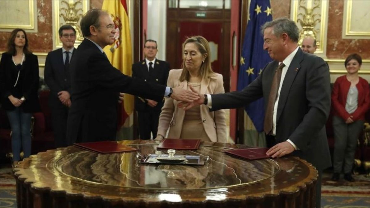 Firma de un convenio entre RTVE y las Cortes la semana pasada