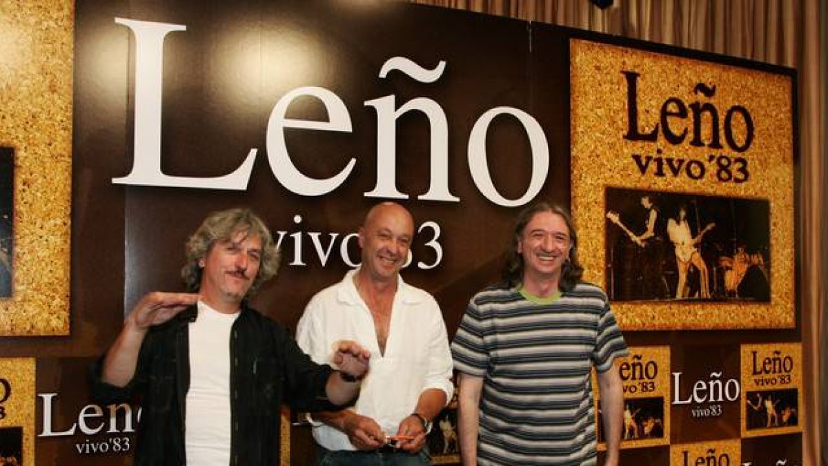 Foto del 13-6-06 en la presentación de un disco de Leño en Madrid. De izquierda a derecha, Ramiro Peñas, Tony Urbano y Rosendo
