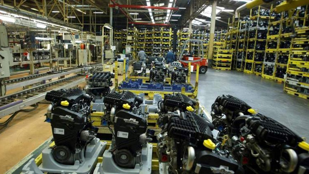Imagen del almacén de la factoría de motores de Renault. MIRIAM CHACÓN