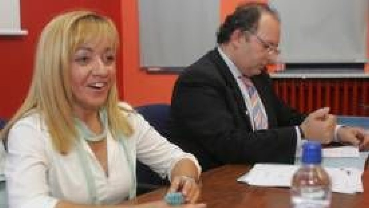 Isabel Carrasco y Eduardo Fernández, durante la Junta Provincial