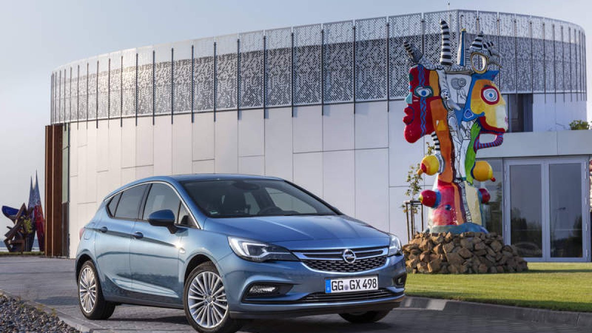 Actualización estética y funcional en la nueva entrega del Astra, uno de los abanderados de Opel.