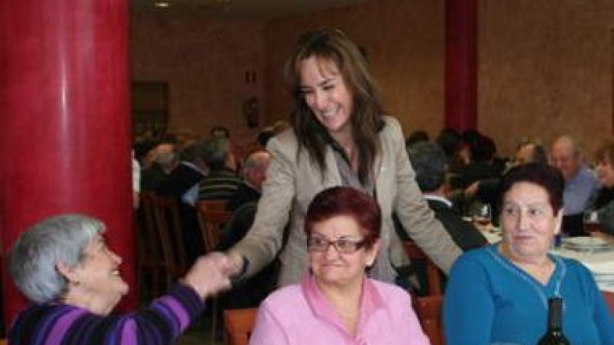 Catalina Díaz con algunos horticultores de La Candamia.