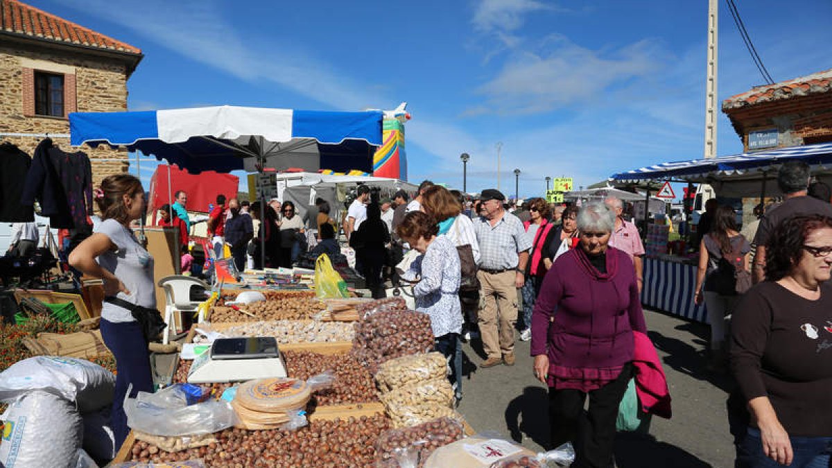 Mercado popular en Luyego. SECUNDINO PÉREZ